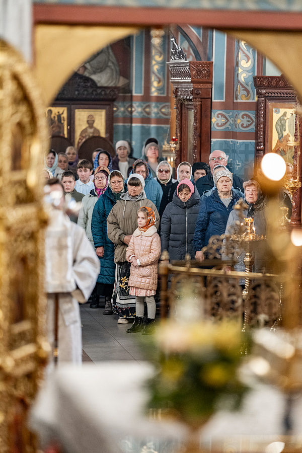 Архиерейское богослужение в соборе Всех святых, в земле Русской просиявших города Домодедово в День памяти жертв политических репрессий